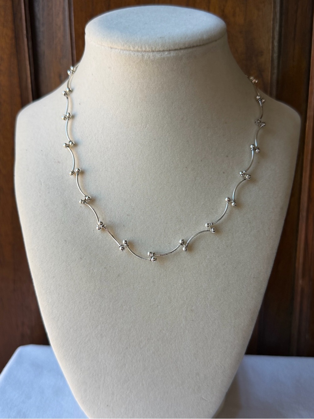 Nine West Silver Tone Curved Bead Necklace Modern Minimalist Short Necklace